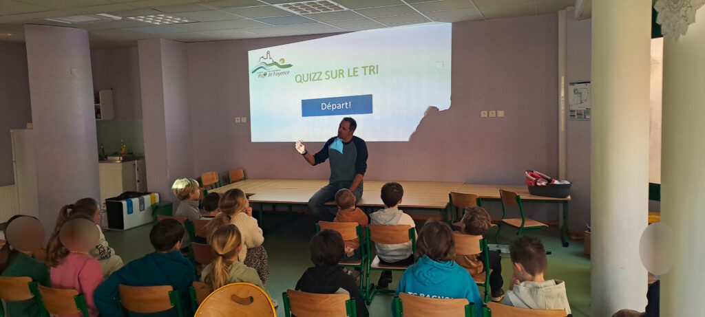 M. PAYET (Agent de la CCPF) Présente les règles pour le QCM.